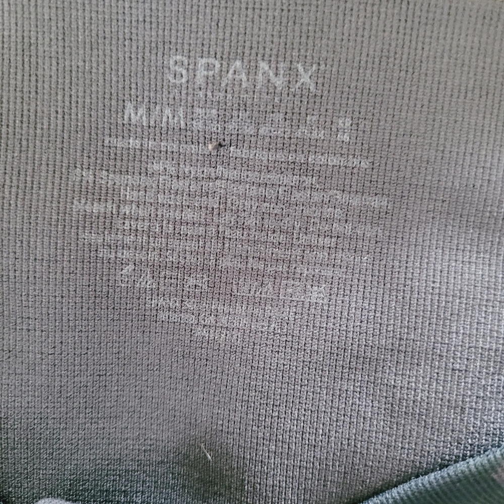 Spanx Look At Me Now Black Green Camo Print Cropped Compression Leggings Size M - Picture 3 of 5